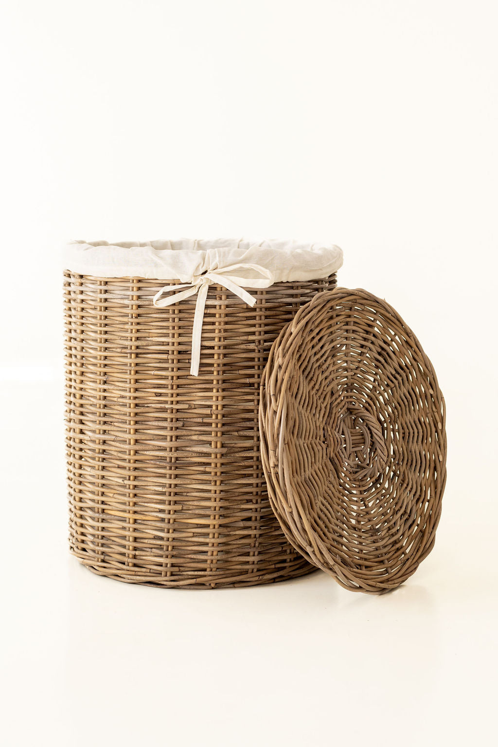 Rattan Laundry Basket with Lid and Linen Inner Bag