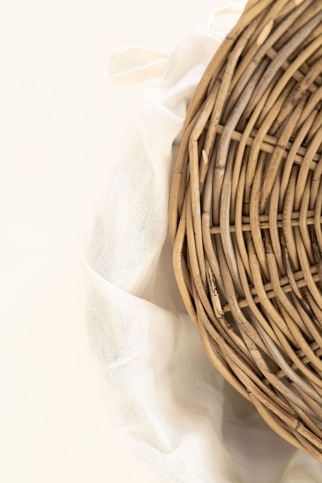 Rattan Laundry Basket with Lid and Linen Inner Bag