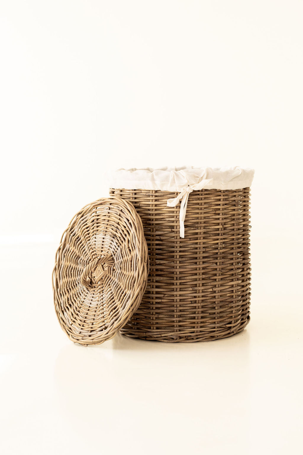 Rattan Laundry Basket with Lid and Linen Inner Bag